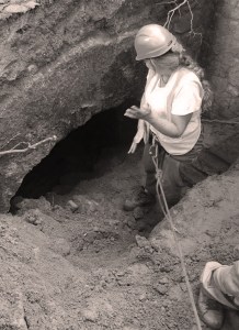 Elena Sorge descending into the cryptoporticus- photo by Enrico Nerogotico Sabatini